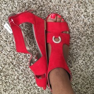 Red open toed low wedge